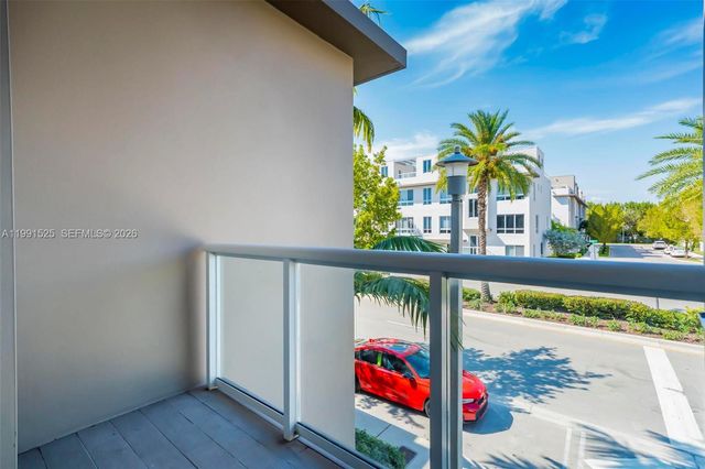 10502 NW 66th St, Doral, FL 33178