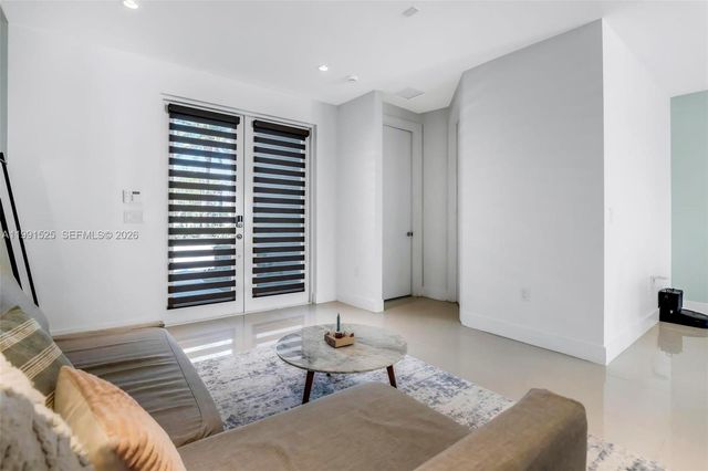 10502 NW 66th St, Doral, FL 33178