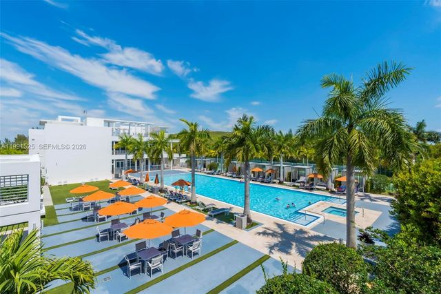 10502 NW 66th St, Doral, FL 33178