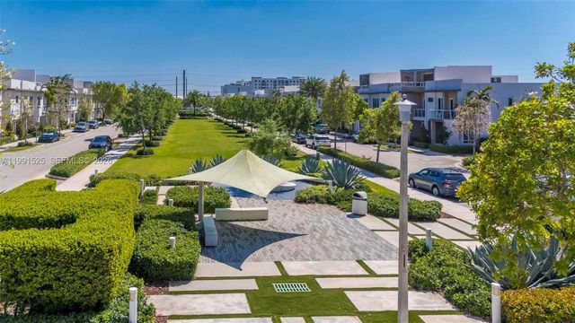 10502 NW 66th St, Doral, FL 33178