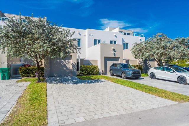 10502 NW 66th St, Doral, FL 33178