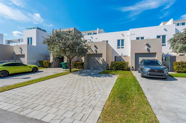 10502 NW 66th St, Doral, FL 33178