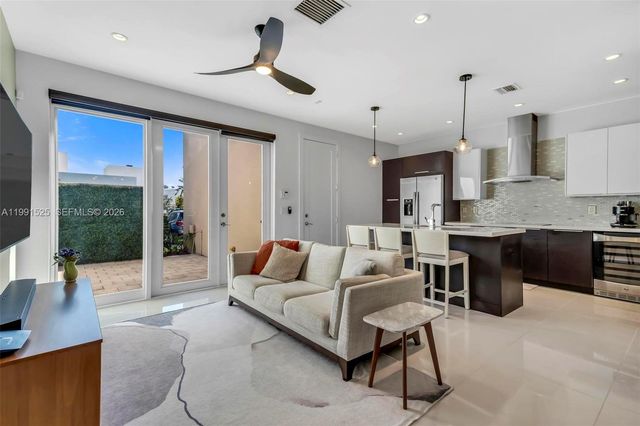 10502 NW 66th St, Doral, FL 33178