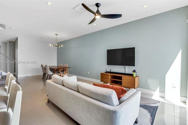 10502 NW 66th St, Doral, FL 33178