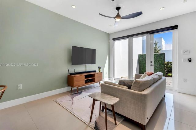 10502 NW 66th St, Doral, FL 33178