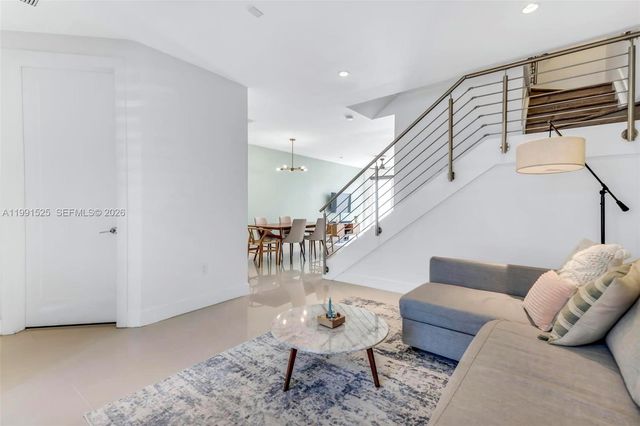 10502 NW 66th St, Doral, FL 33178