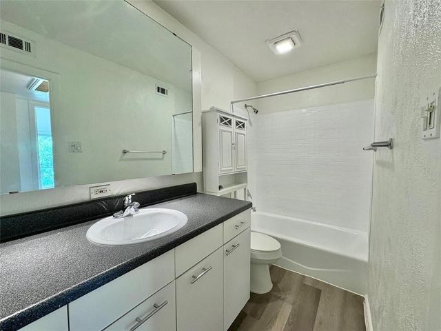 4347 Dickason Avenue 207, Dallas, TX 75219
