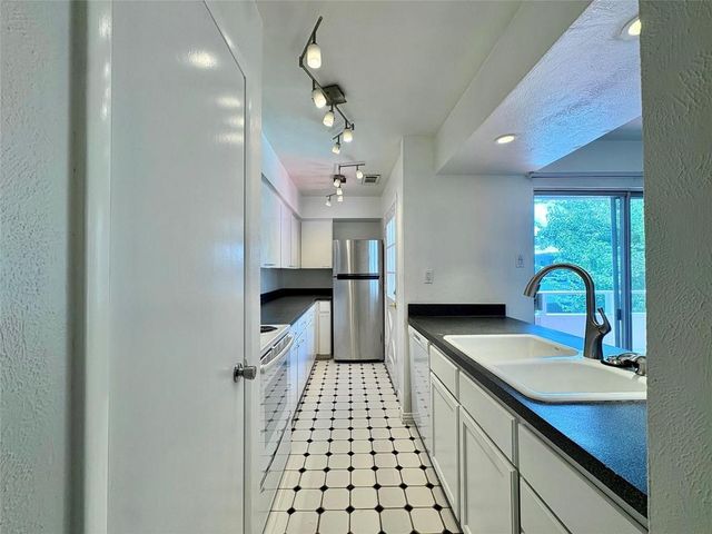 4347 Dickason Avenue 207, Dallas, TX 75219