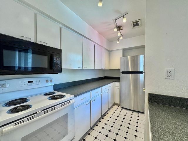 4347 Dickason Avenue 207, Dallas, TX 75219