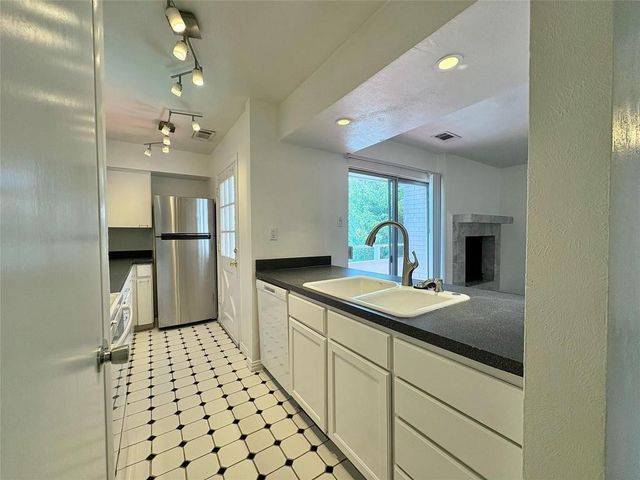 4347 Dickason Avenue 207, Dallas, TX 75219