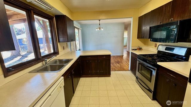 8408 Dalton Drive SW, Lakewood, WA 98498