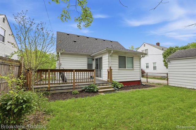 14085 Lincoln Street, Oak Park, MI 48237