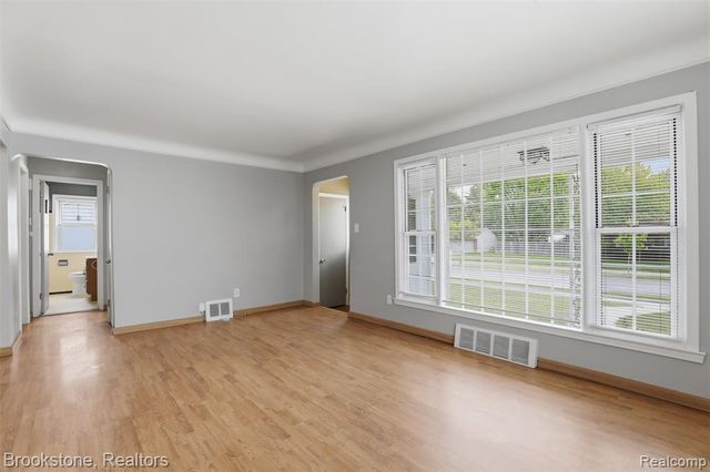 14085 Lincoln Street, Oak Park, MI 48237