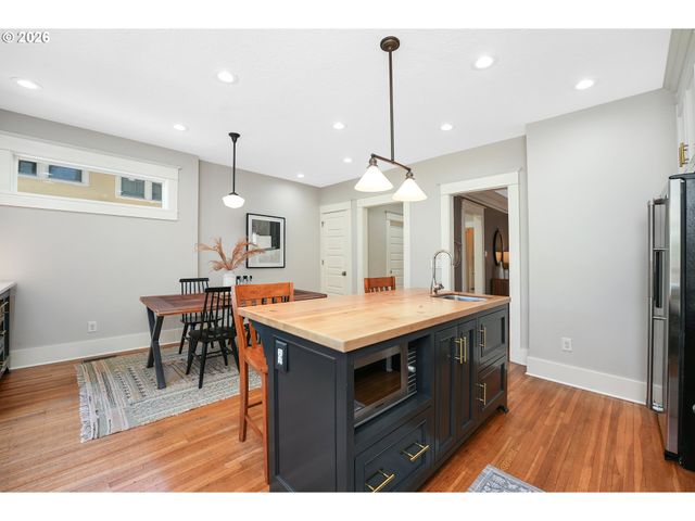 2817 Ne 24TH Ave, Portland, OR 97212