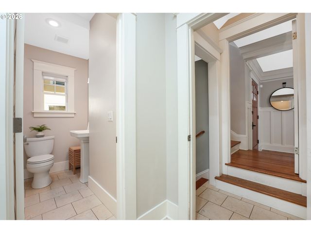 2817 Ne 24TH Ave, Portland, OR 97212