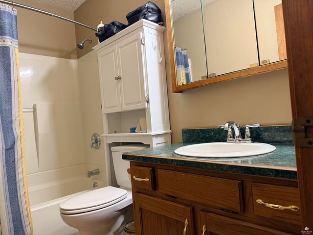 2717 Brookhollow Court, Manhattan, KS 66503