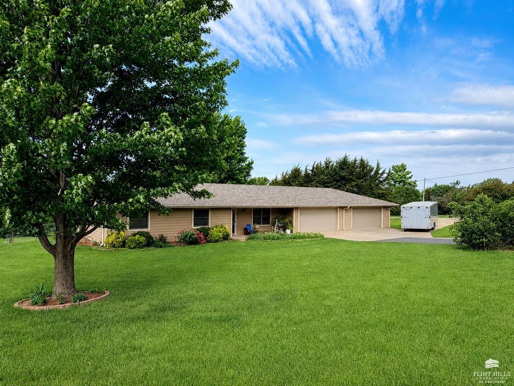 2717 Brookhollow Court, Manhattan, KS 66503