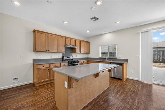 7157 E University Avenue, Fresno, CA 93737