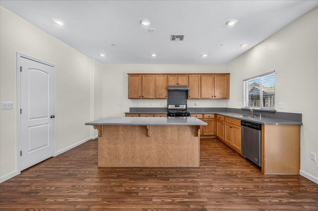 7157 E University Avenue, Fresno, CA 93737