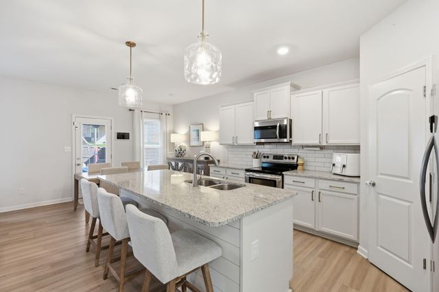 1501 Flemishbond Path, Lexington, KY 40509