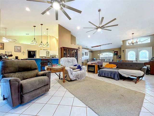8402 SOUTHWOOD PINES STREET, Lithia, FL 33547