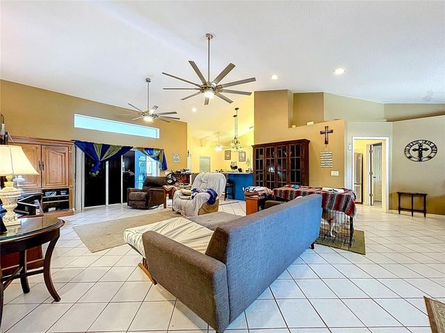 8402 SOUTHWOOD PINES STREET, Lithia, FL 33547