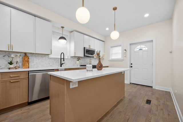 7413 S King Drive, Chicago, IL 60619