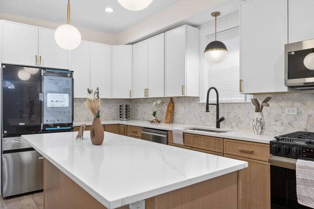 7413 S King Drive, Chicago, IL 60619