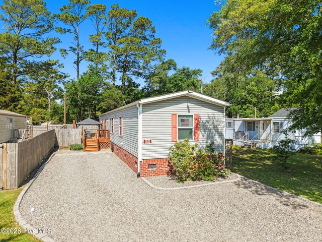 211 NE 76th Street, Oak Island, NC 28465