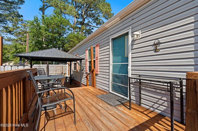 211 NE 76th Street, Oak Island, NC 28465