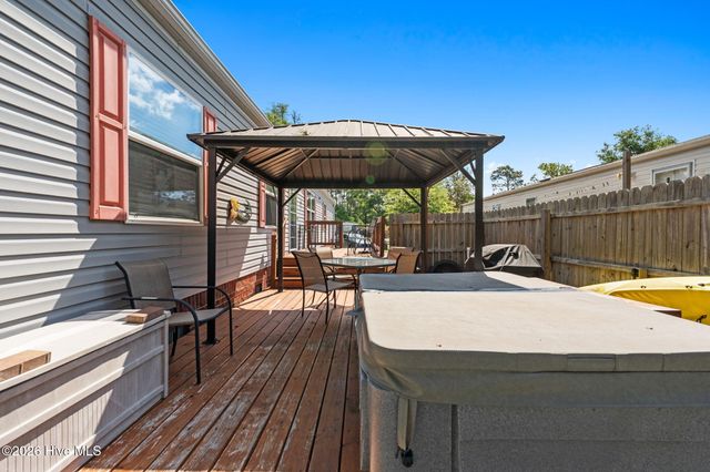 211 NE 76th Street, Oak Island, NC 28465