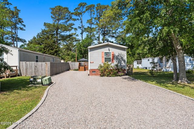 211 NE 76th Street, Oak Island, NC 28465
