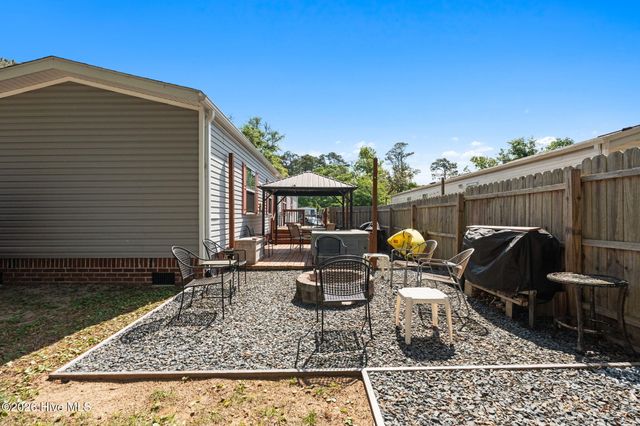 211 NE 76th Street, Oak Island, NC 28465