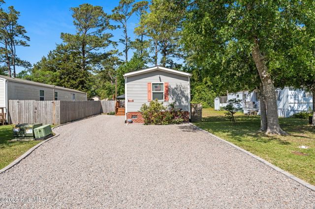 211 NE 76th Street, Oak Island, NC 28465