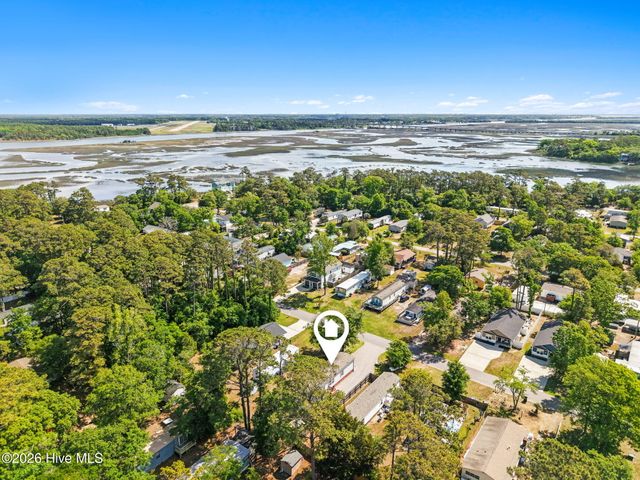 211 NE 76th Street, Oak Island, NC 28465
