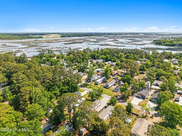 211 NE 76th Street, Oak Island, NC 28465