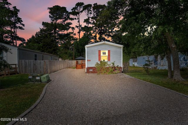 211 NE 76th Street, Oak Island, NC 28465