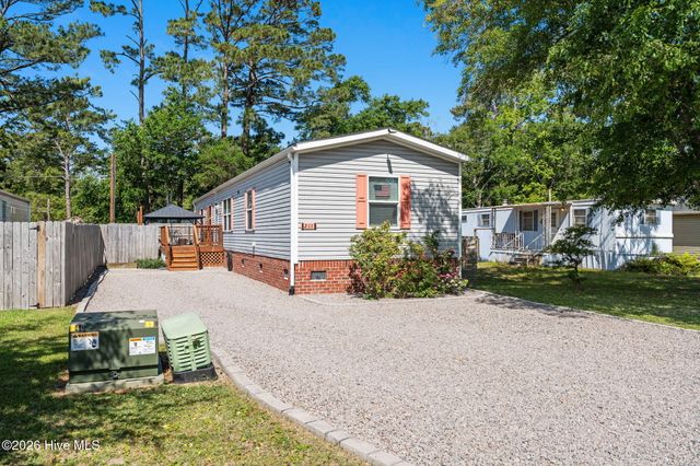 211 NE 76th Street, Oak Island, NC 28465