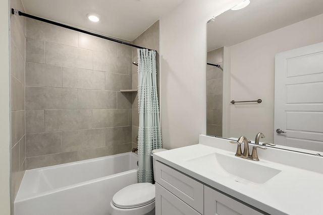 13221 Lago Acero Lane, Texas City, TX 77568