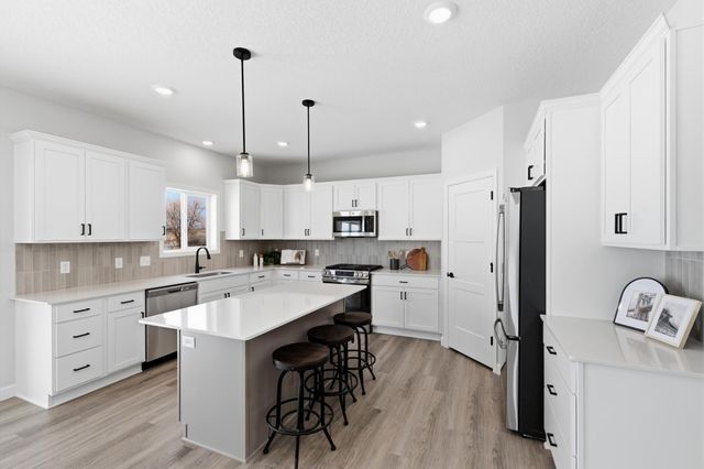 1730 Bobcat Way, New Richmond, WI 54017