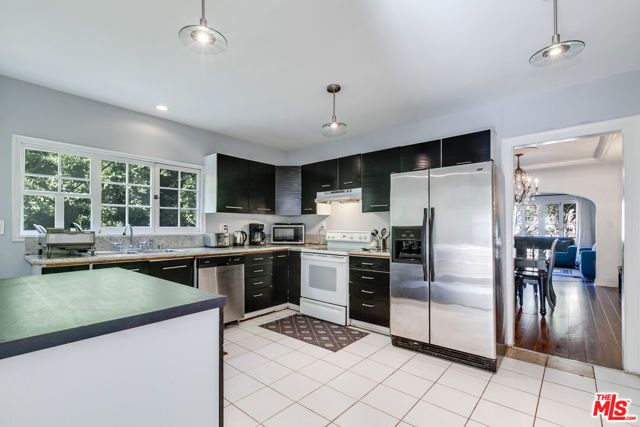 139 S Rexford Drive, Beverly Hills, CA 90212