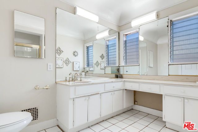 139 S Rexford Drive, Beverly Hills, CA 90212