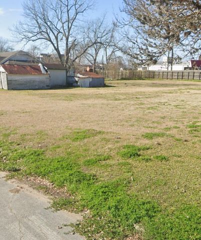 906 Rice Street, Hempstead, TX 77445