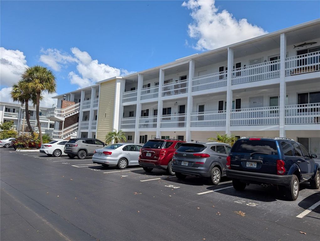 5929 EASY STREET I-23, Bradenton, FL 34207