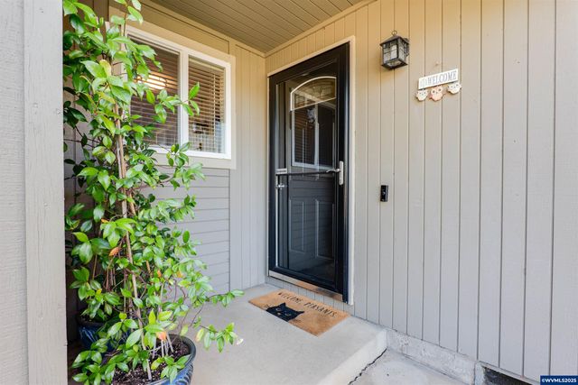 2017 Amirante St, Eugene, OR 97402