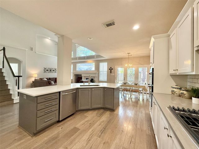 251 N Maple Glade Circle, The Woodlands, TX 77382