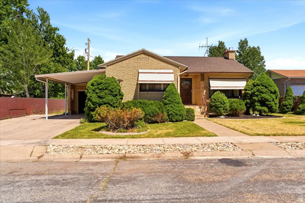 5166 S 2150 W, Roy, UT 84067