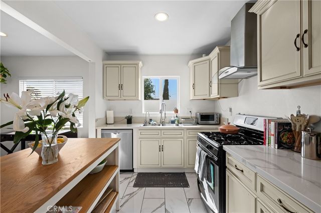 5979 Hereford, Los Angeles, CA 90022