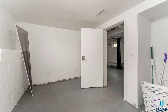 128 N Lake Ave Avenue, Sioux Falls, SD 57104