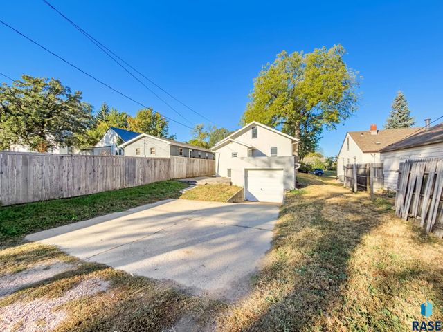 128 N Lake Ave Avenue, Sioux Falls, SD 57104